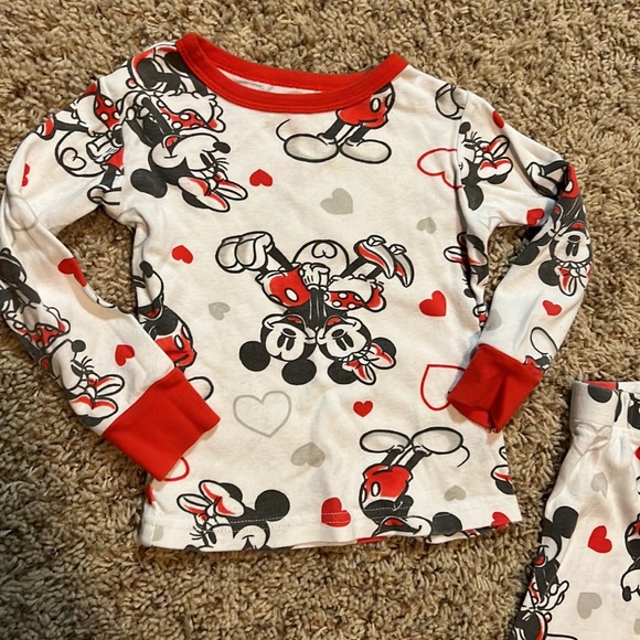 EUC Disney Mickey & Minnie Mouse Valentine’s Day 2-piece PJ set unisex size 3T - Picture 5 of 8